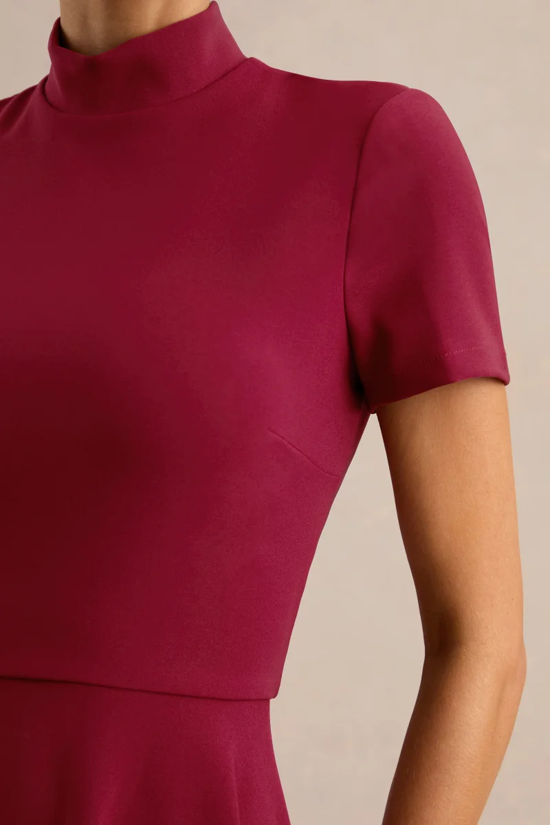Bellona | Vestido Midi Burdeos Con Cuello Alto Y Bajo Asimétrico - Imagen 7