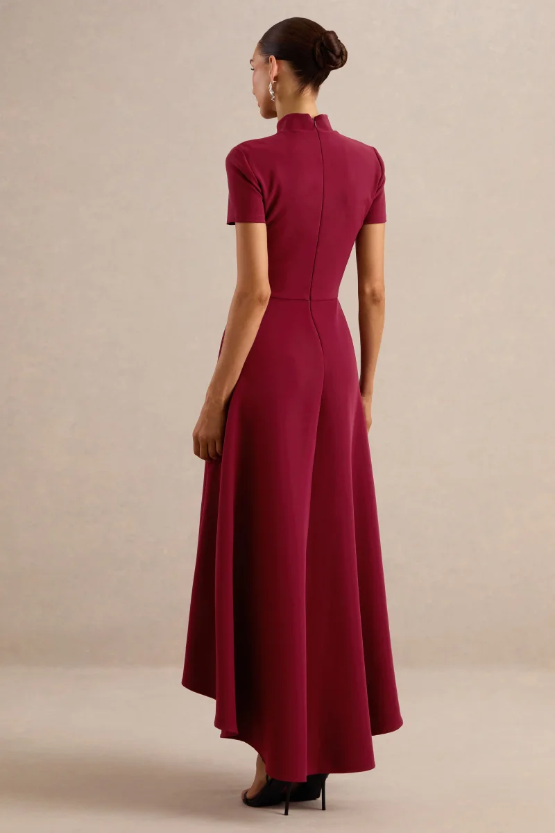 Bellona | Vestido Midi Burdeos Con Cuello Alto Y Bajo Asimétrico - Imagen 3