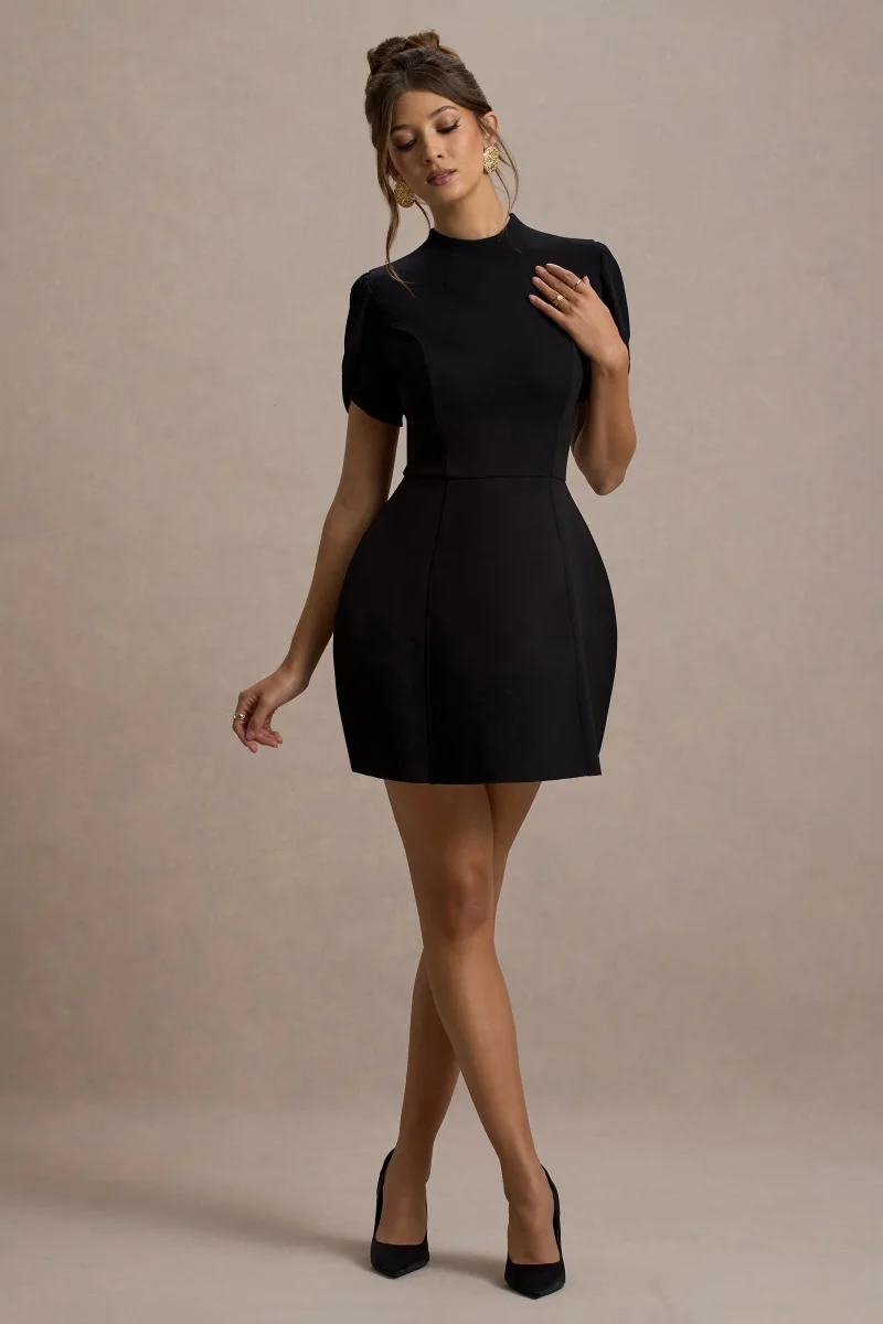 Carabella | Vestido Mini Negro Con Cuello Alto Y Mangas Cortas Abullonadas - Imagen 4