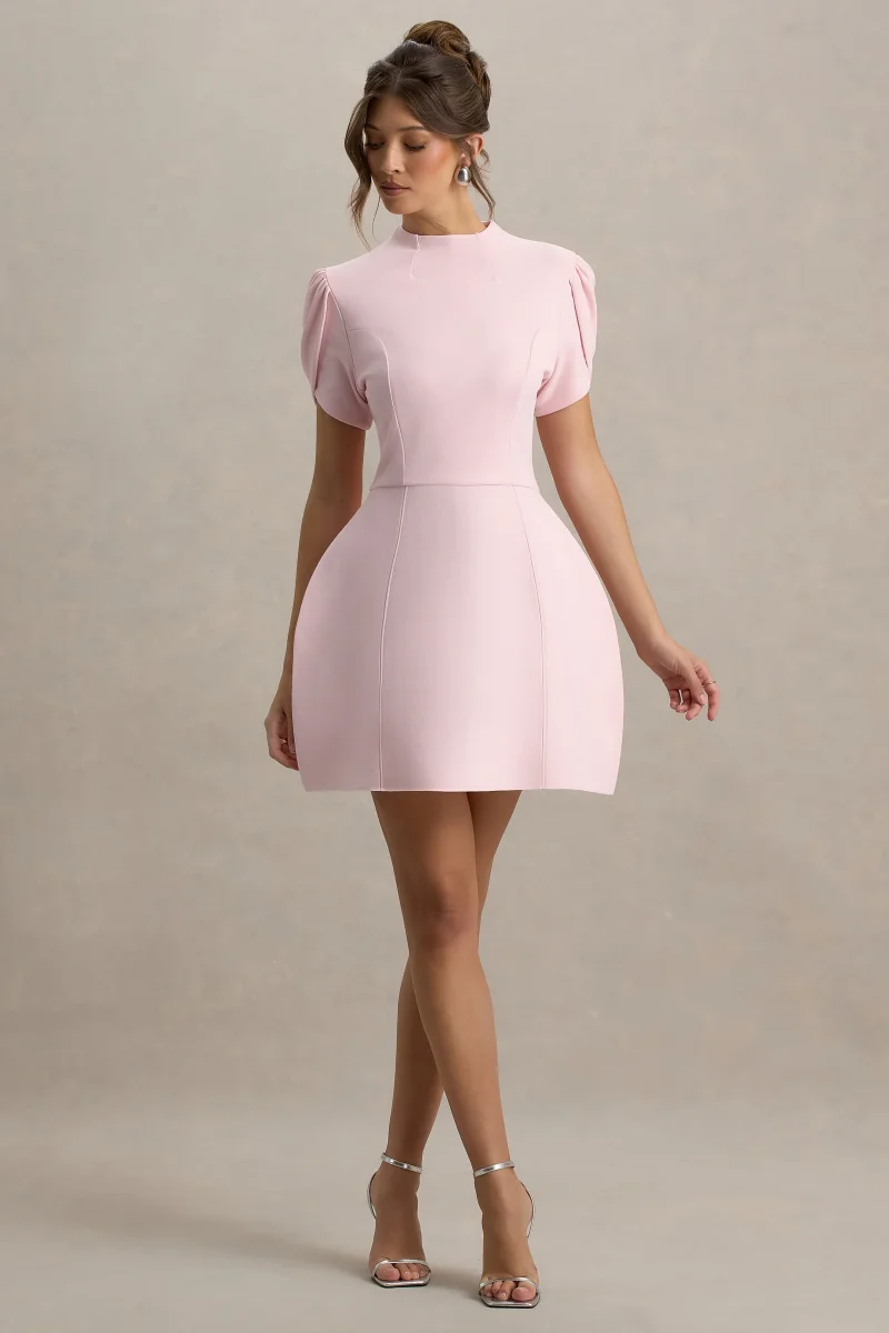 Carabella | Vestido Mini Rosa De Cuello Alto Y Manga Corta - Imagen 2