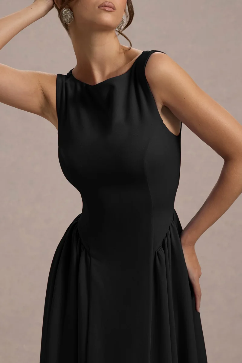 Muriel | Vestido Midi Negro Cuello Barco Con Bajo Voluminoso - Imagen 5