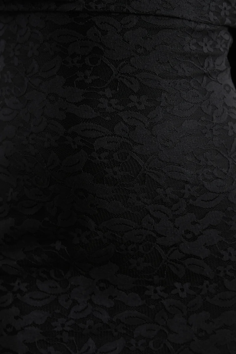 Maelora | Vestido largo negro de encaje con escote Bardot y detalle de fular - Imagen 7