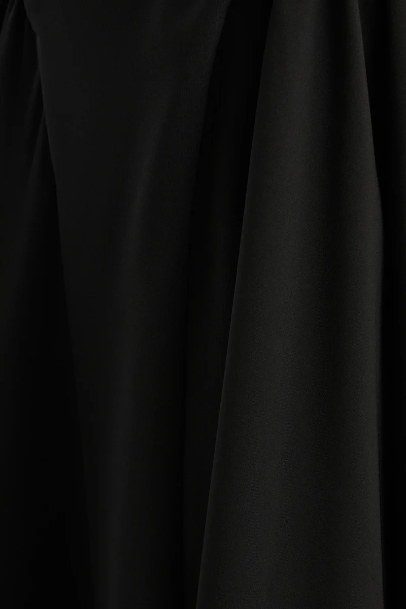 Mirel | Vestido midi en negro con cuello halter - Imagen 5