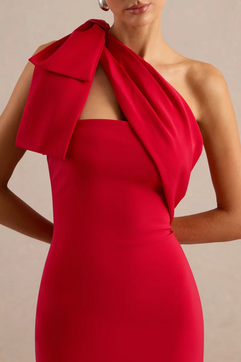 Adara | Vestido largo rojo con escote asimétrico y detalle de lazo - Imagen 5