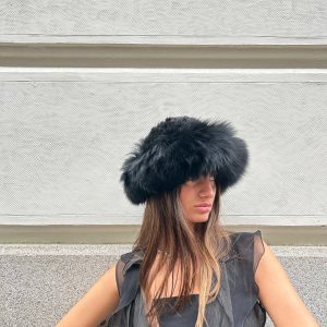 Gorro negro de visón y zorro