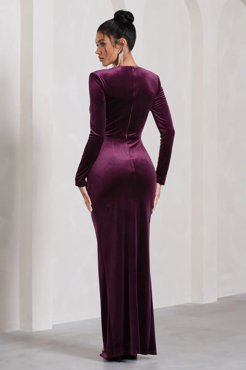 Vin Chaud | Vestido Largo de terciopelo púrpura oscuro con mangas largas y abertura. - Imagen 3
