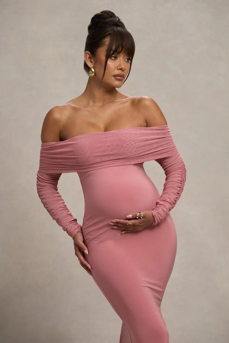 Pretty Perfect | Vestido Largo Bardot de premamá con Fruncido y Malla en Color Rosa empolvado - Imagen 4