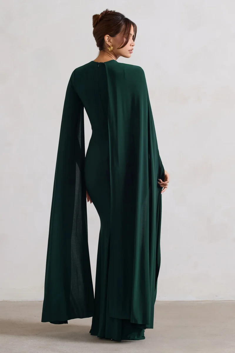 Magdelena | Vestido largo verde botella entallado con capa asimétrica - Imagen 3