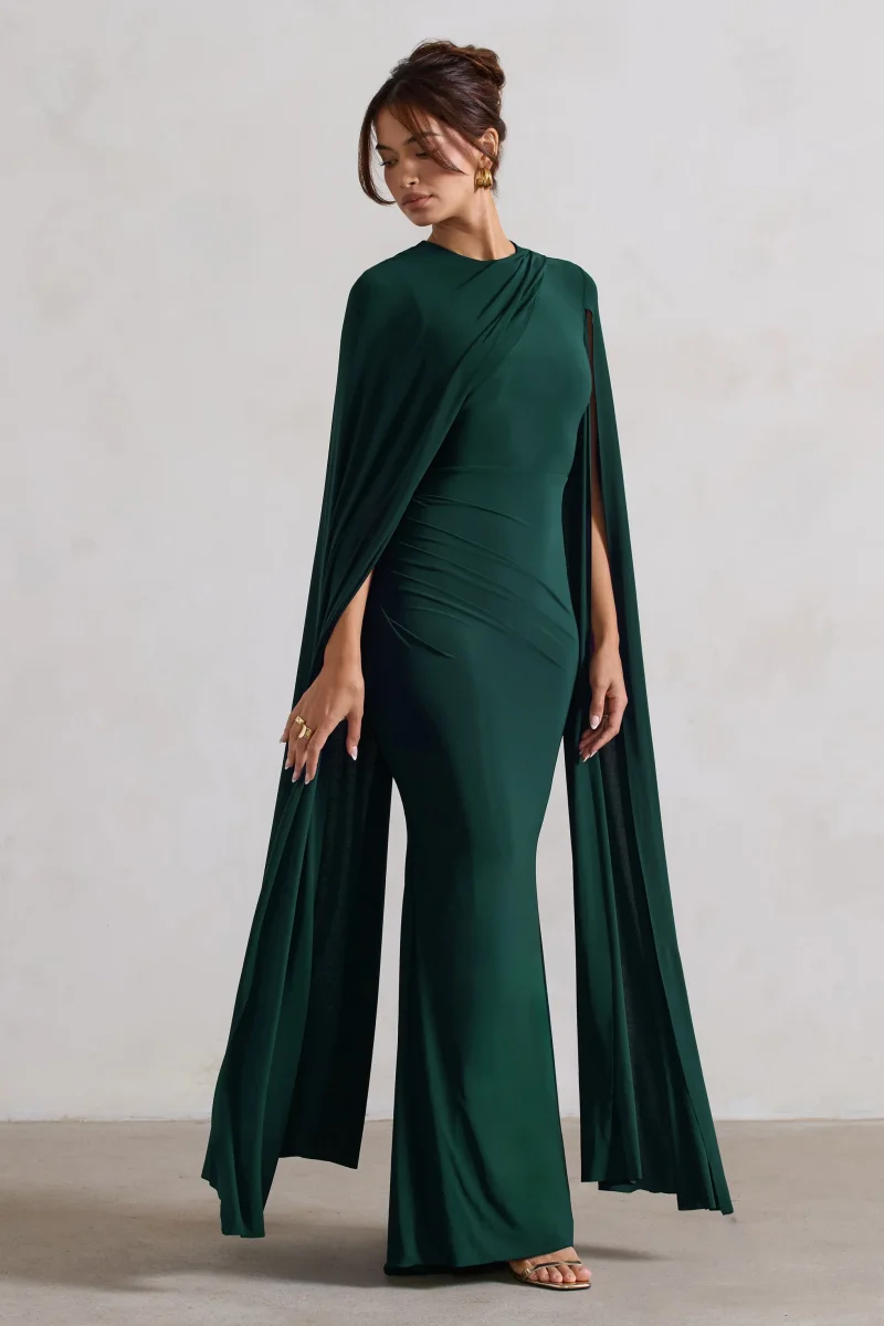 Magdelena | Vestido largo verde botella entallado con capa asimétrica