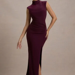 Lanetta | Vestido largo en color Ciruela con Drapeado, Escote Alto y Abertura