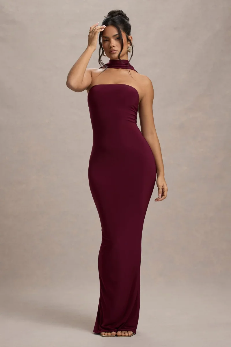 Nobu | Vestido largo con escote bandeau y cuello halter en color burdeos - Imagen 5