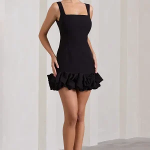 Lucy | Vestido corto negro con tirantes y bajo con volante