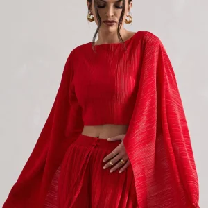 Flare | Top corto rojo con mangas tipo capa plisadas