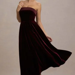 Delray | Vestido Midi de Terciopelo Burdeos con escote Bandeau