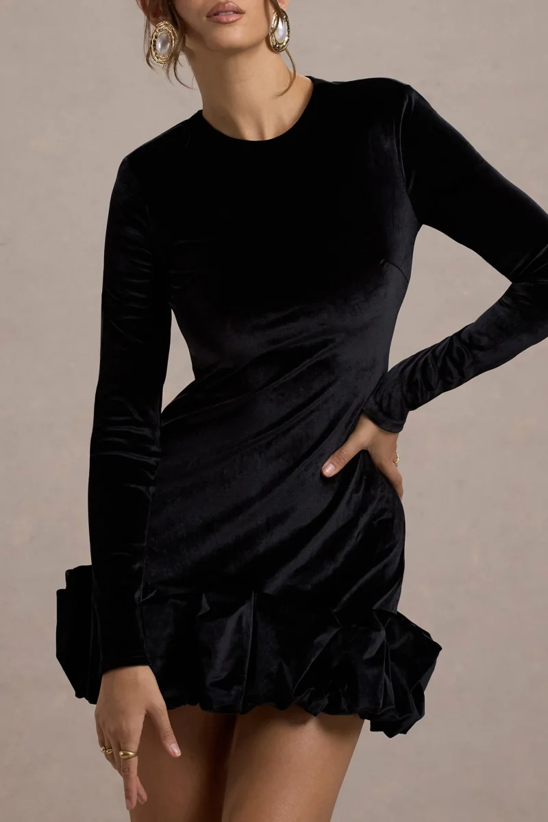 Claudine | Vestido Corto de Terciopelo Negro con Mangas Largas y Volantes - Imagen 4