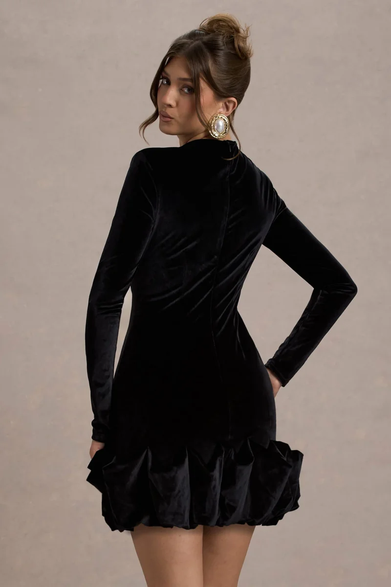 Claudine | Vestido Corto de Terciopelo Negro con Mangas Largas y Volantes - Imagen 3