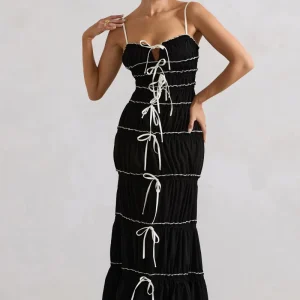 Summer Breeze | Vestido largo fruncido con tiras y capas en negro