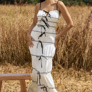 Summer Breeze | Vestido largo fruncido con tiras y capas en Blanco