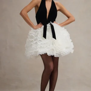 Meringue | Vestido corto de Terciopelo Negro con Escote Pronunciado y Falda de Tul