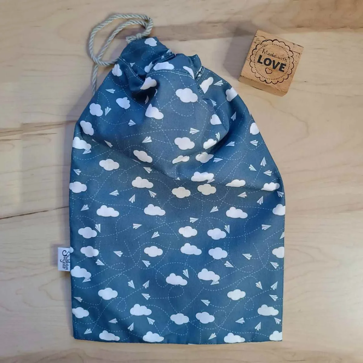 Wet bag azul (bolsa impermeable reutilizable) y portasandwich