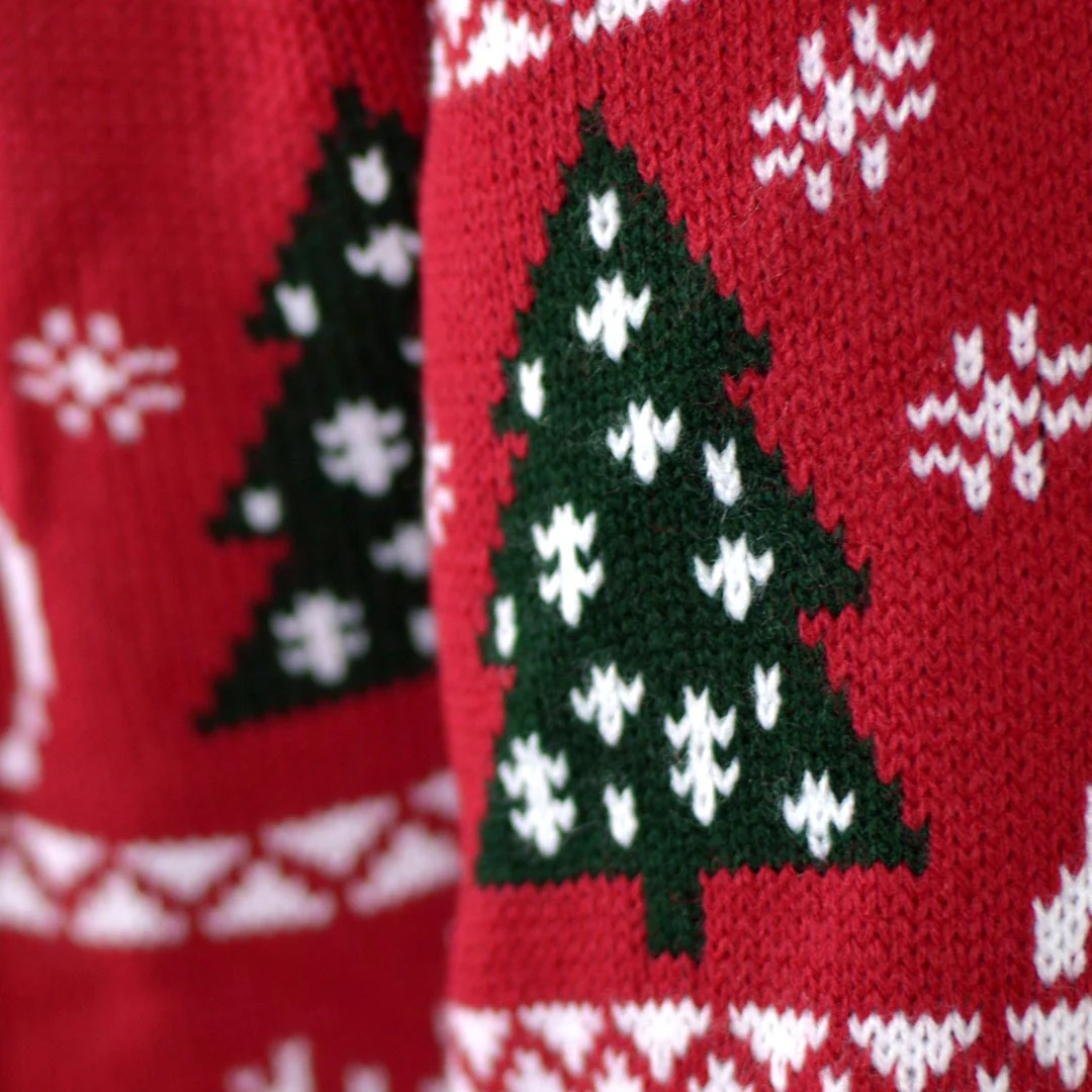 Jersey de Navidad para Hombre Rojo con Renos Árboles y Regalos Navideños - Imagen 3