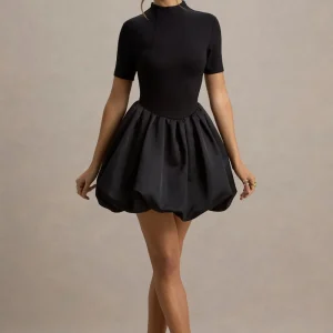 Blake | Vestido corto en Negro de Manga Corta con Falda con volumen de Satén