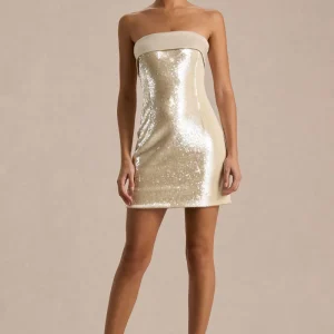 Casandra | Vestido corto de lentejuelas champagne con escote bandeau y detalle de satén