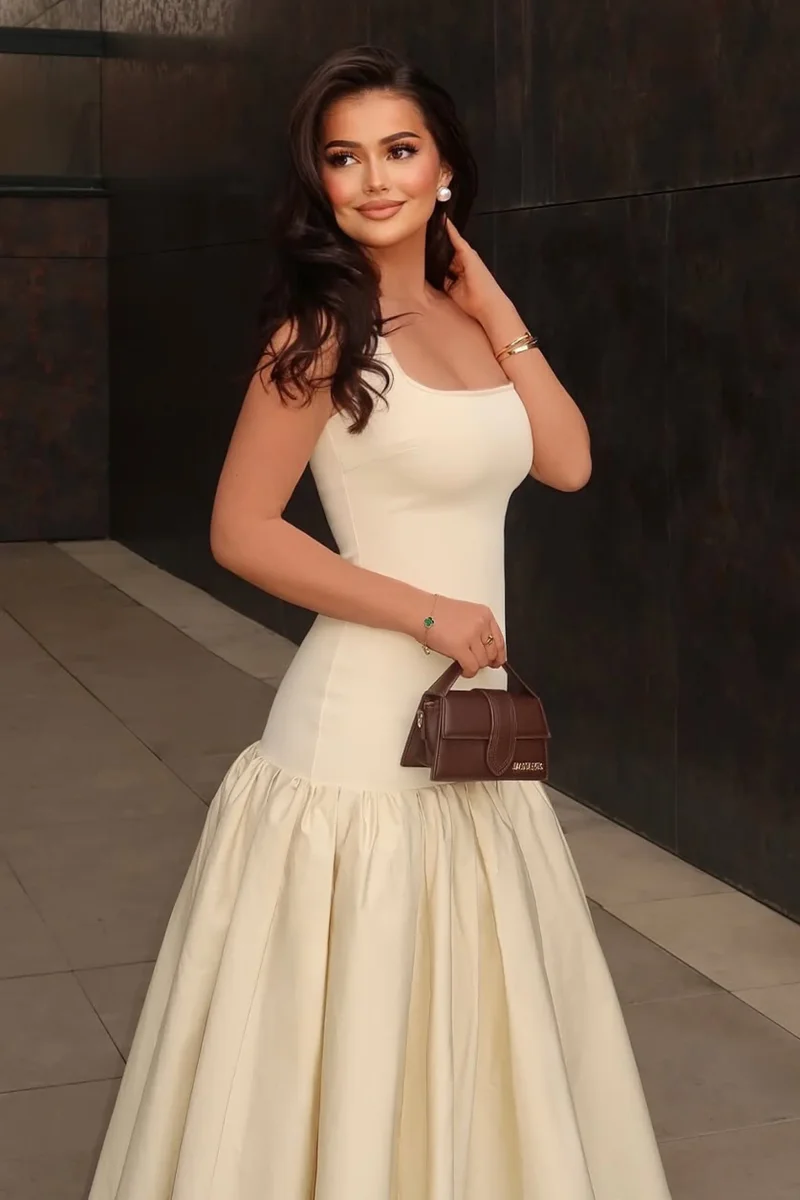 Parida | Vestido midi de popelina en crema con cintura caída y dobladillo con volante - Imagen 3