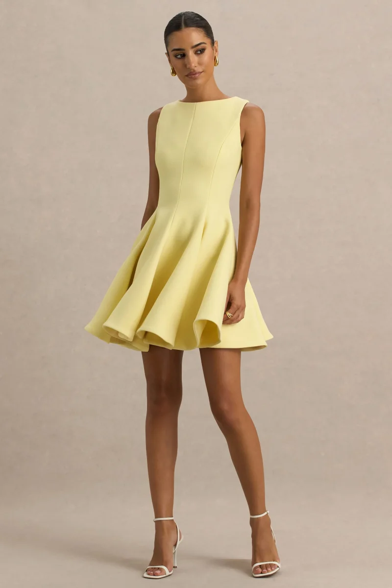 Gabrielle | Vestido corto amarillo limón de cuello alto con detalle fruncido - Imagen 5