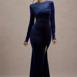 Rayla | Vestido largo de terciopelo en azul marino y abertura lateral