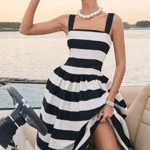 Monte Carlo | Vestido midi de rayas blanco y negro con escote cuadrado