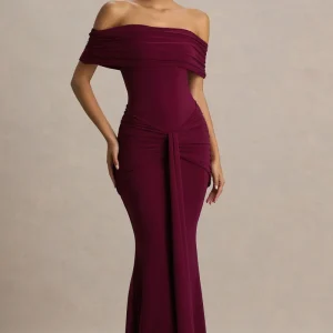 Envisioned | Vestido Largo Burdeos Con Escote Bardot y Detalles Fruncidos y Drapeados