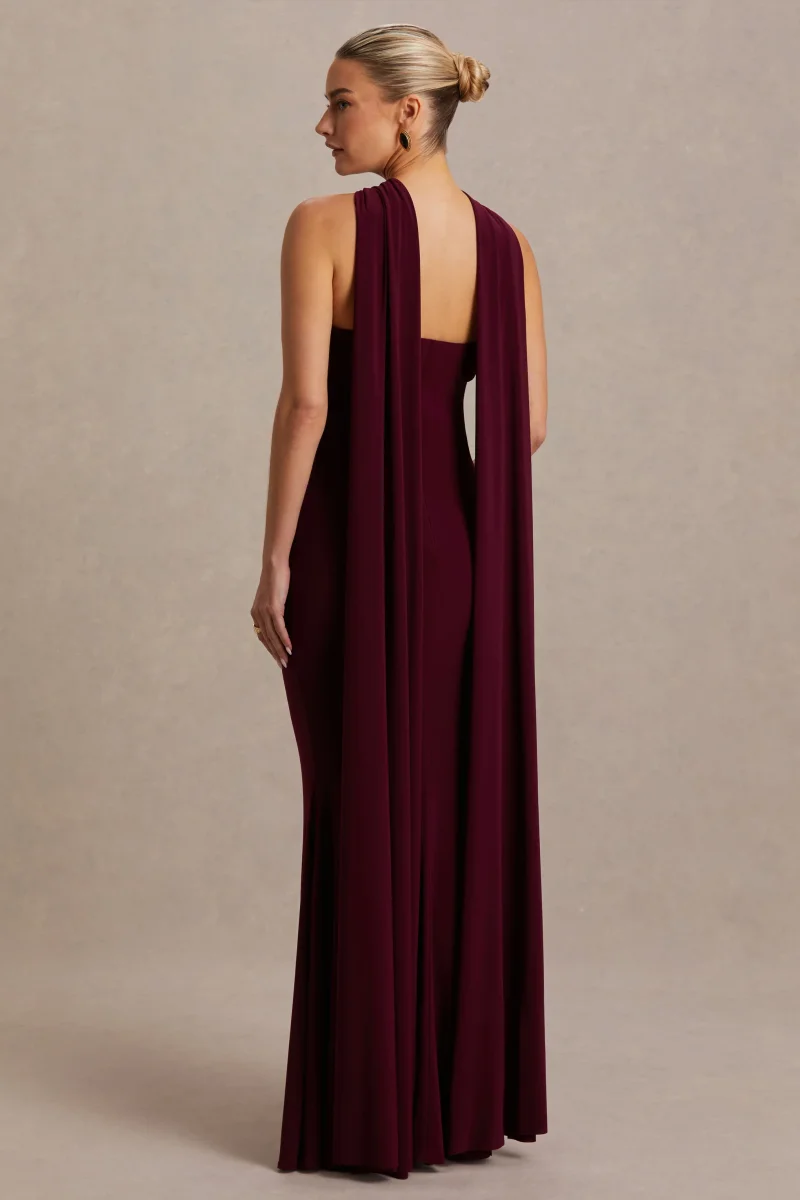 Lyra | Vestido Largo burdeos con cuello halter cruzado y capa - Imagen 3