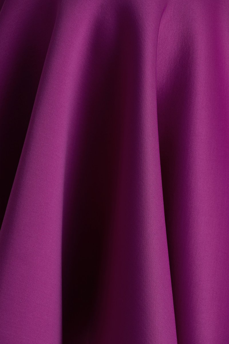 Peggy | Vestido Corto Skater En Tono Morera Con Escote Halter - Imagen 7