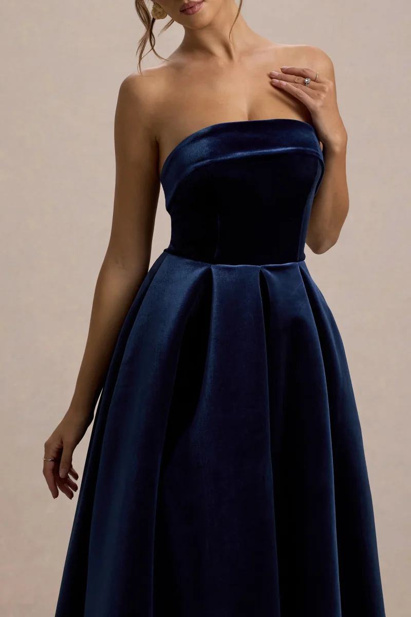 Addina | Vestido largo de terciopelo en azul marino con falda plisada - Imagen 6