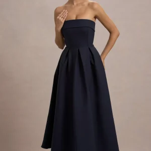 Annalise | Vestido Midi Azul Marino De Bandeau Con Falda Plisada