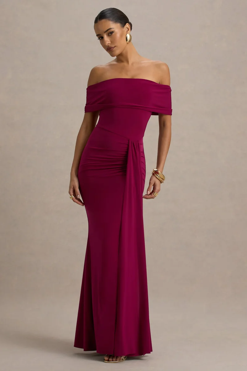 Delma | Vestido largo cereza oscuro con escote Bardot y detalle de frunces