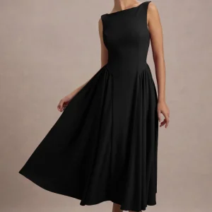 Muriel | Vestido midi negro con escote barco y bajo con volumen