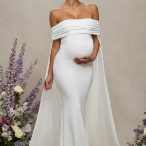 Carlotta | Vestido largo en blanco de maternidad con escote bardot y capa trasera