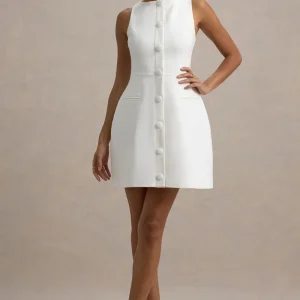 Cheri | Vestido corto blanco tipo traje entallado sin mangas y botones forrados