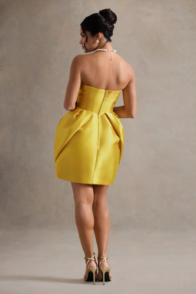 Lovebug | Vestido corto con escote y falda abullonada en color mostaza - Imagen 3