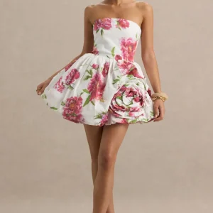Adira | Vestido corto palabra de honor con estampado floral crema, falda globo y detalle de volante