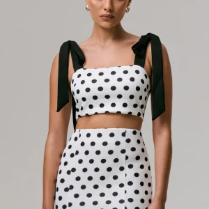 Phoebe | Top corto de lunares y tirantes negros con lazada