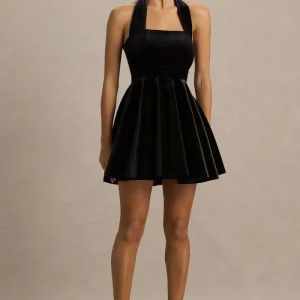 Mirage | Vestido Corto de Terciopelo Negro con Escote Halter y Falda Skater