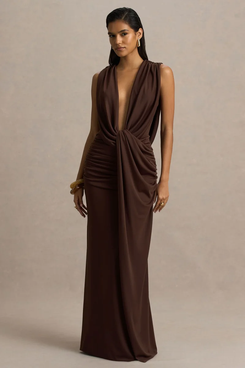 Serafina | Vestido Largo Chocolate De Escote Profundo Extremo con Detalle Wrap y Fruncidos - Imagen 6