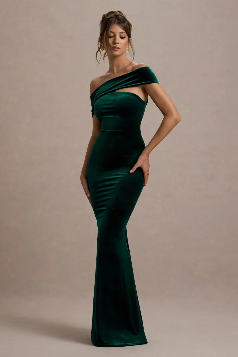 Candela |Vestido largo de Terciopelo verde botella con Escote Bardot Asimétrico - Imagen 5