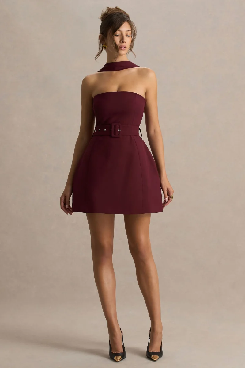Timberly | Vestido corto en burdeos de cuello alto y corte entallado - Imagen 5