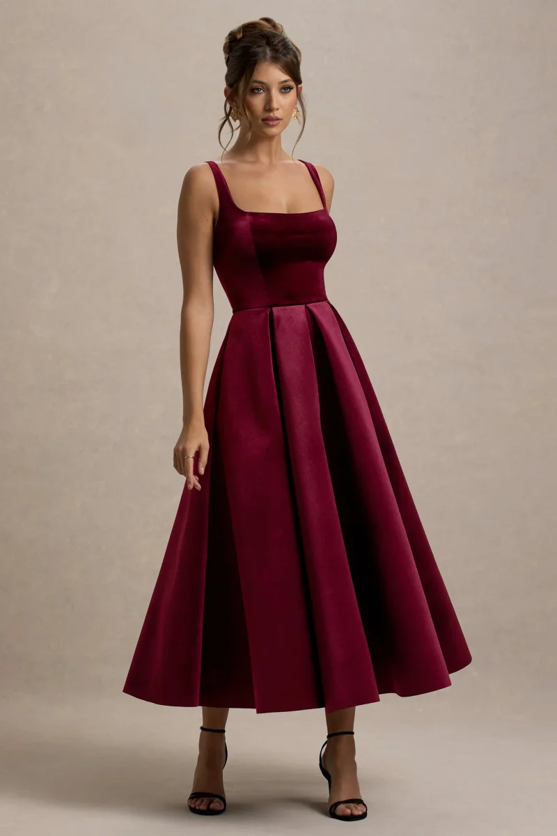 Francisca | Vestido midi de terciopelo burdeos con falda plisada