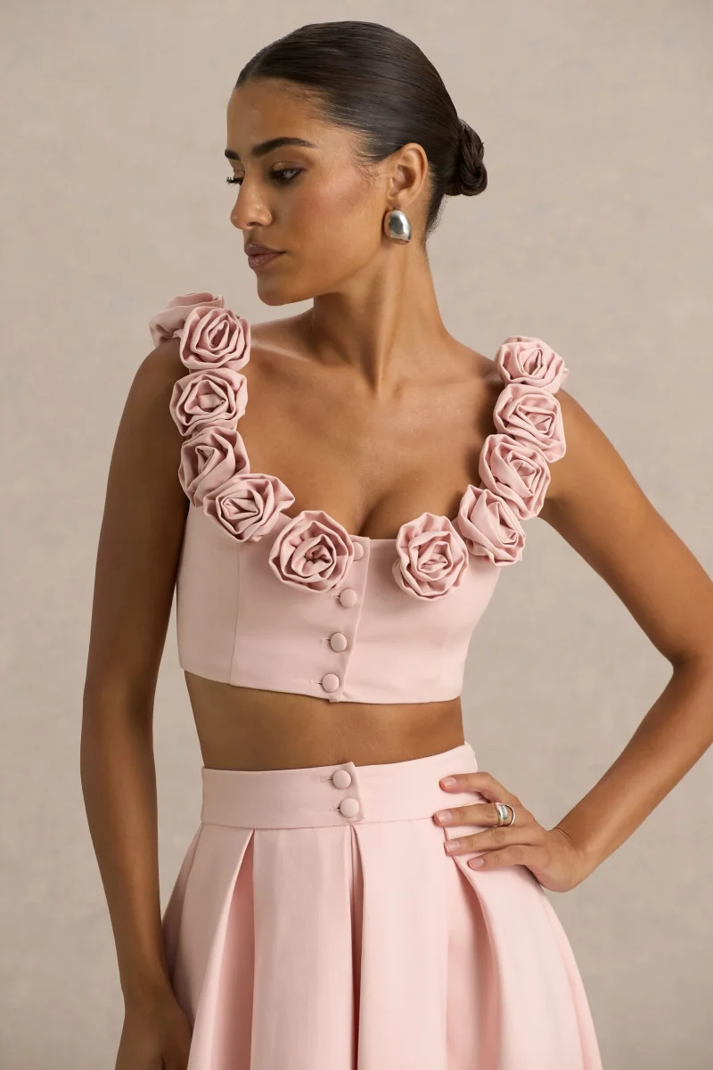 Blade | Top corto de tirantes rosa bebé con escote redondeado con detalles florales - Imagen 3