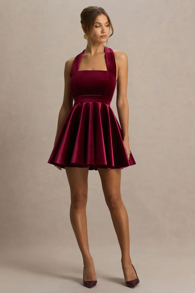 Mirage | Vestido Corto de Terciopelo Burdeos con Escote Halter y Falda Skater - Imagen 2